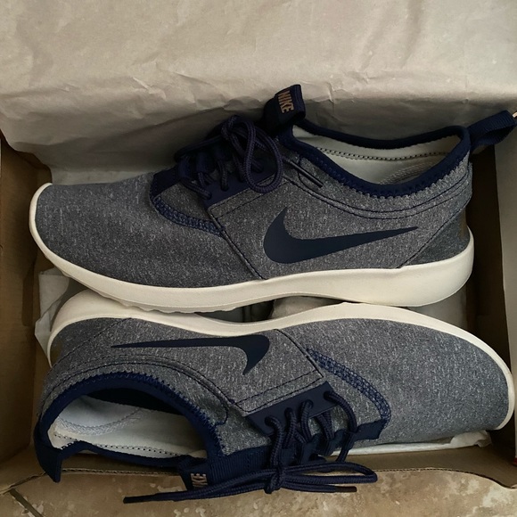 Nike Women Sneakers - Picture 1 of 1